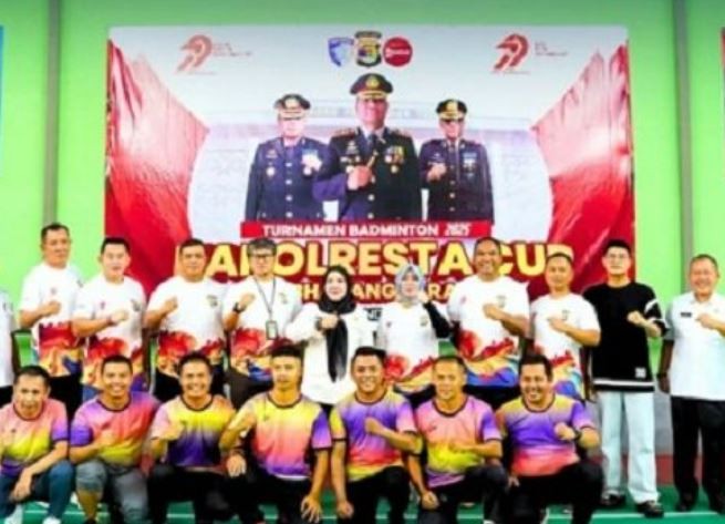 Walikota Eva Dwiana Buka Tournament Badminton Piala Kapolresta Bandar Lampung