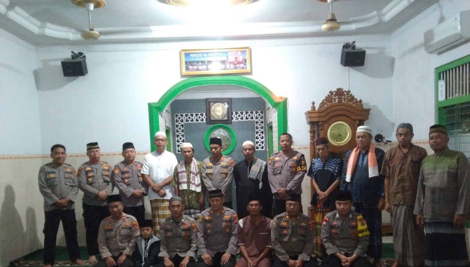 Kapolres Metro Tingkatkan Silaturahmi Dan Berikan Pesan Kamtibmas dengan Subuh Berjamaah
