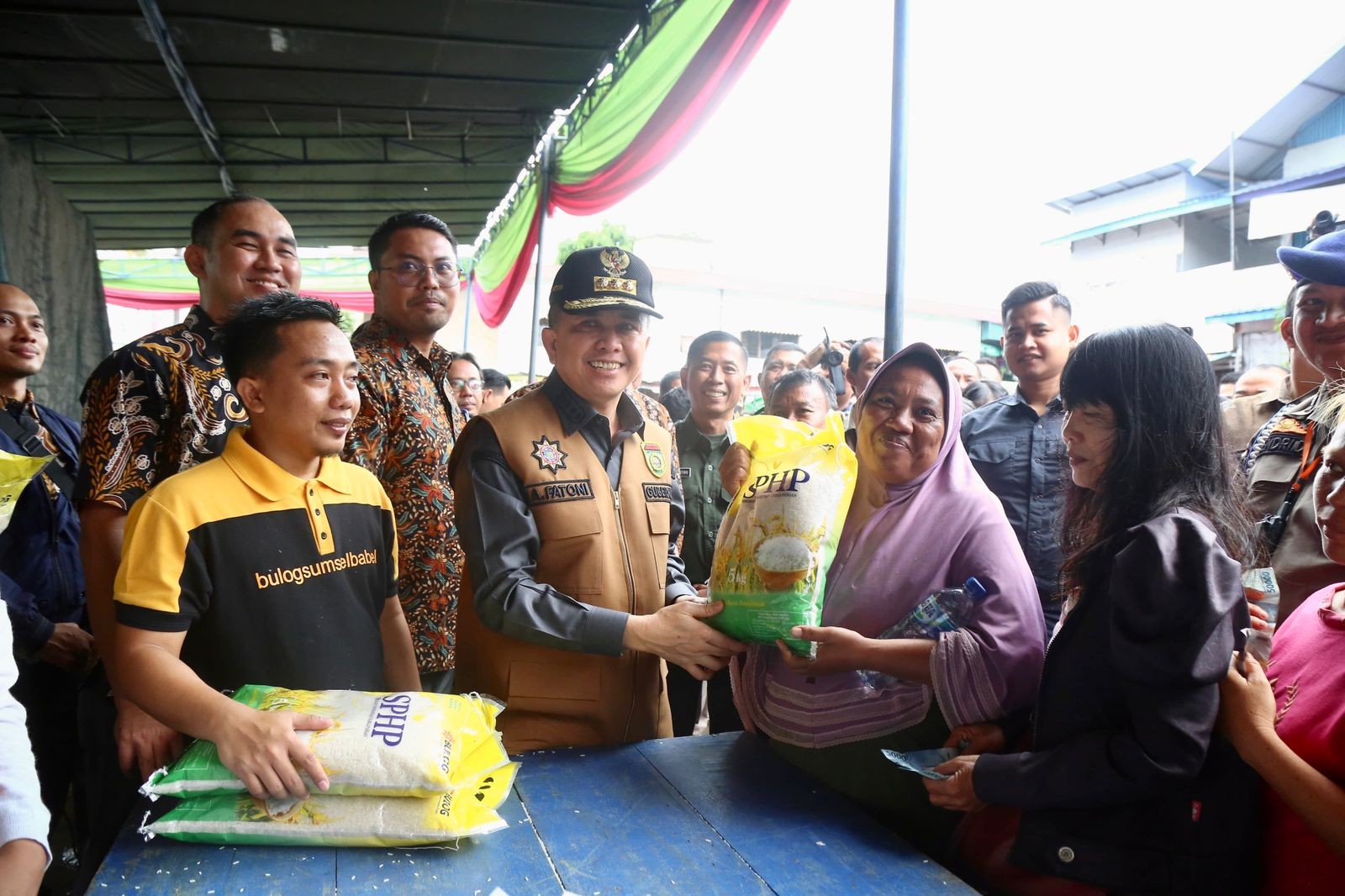 Pastikan Stok dan Harga Bahan Pokok, Pj Gubernur Sumsel  Agus Fatoni Lakukan Sidak Pasar