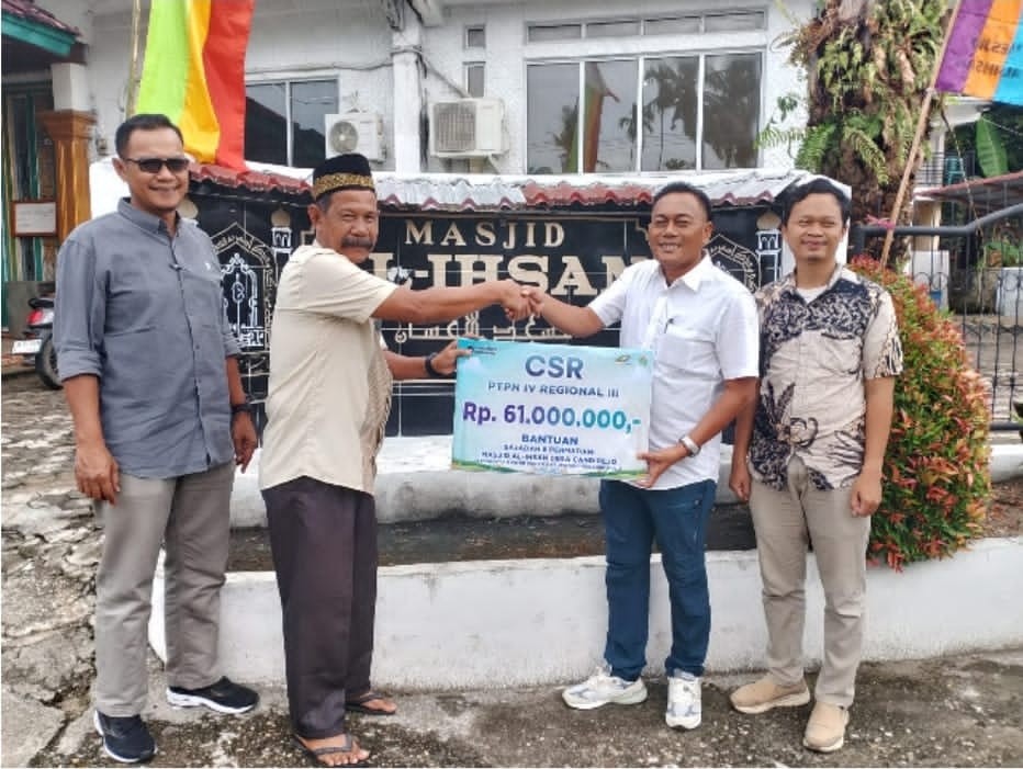 Perkuat TJSL, Holding Perkebunan Nusantara Melalui PTPN IV Regional III  Serahkan Bantuan Perlengkap