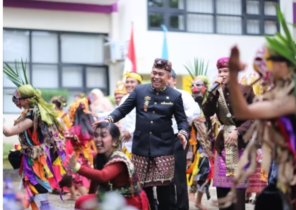 Rayakan Dies Natalis ke-56, FKIP Gelar Karnaval dan Muhibah Seni Multikultural