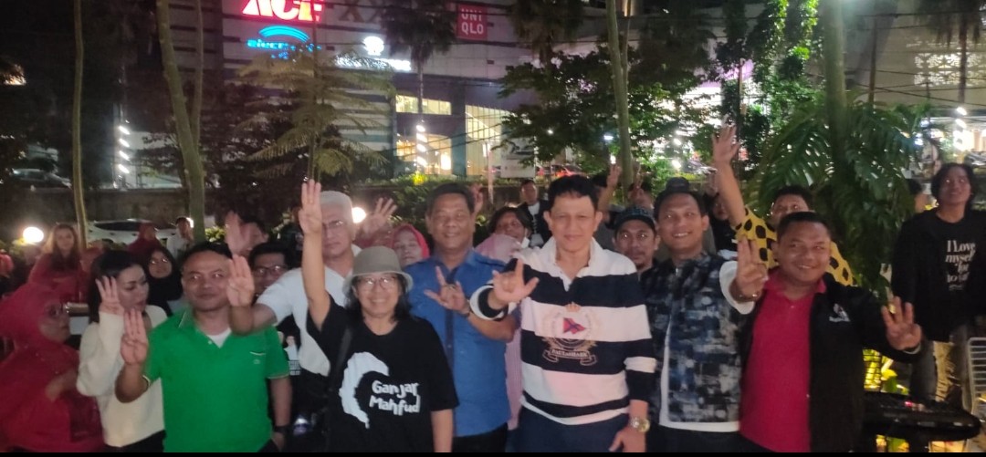 TPD Bersama Gabungan Relawan Ganjar - Mahfud Gelar Nobar, 350 Orang Padati Caffe Nako Way Halim