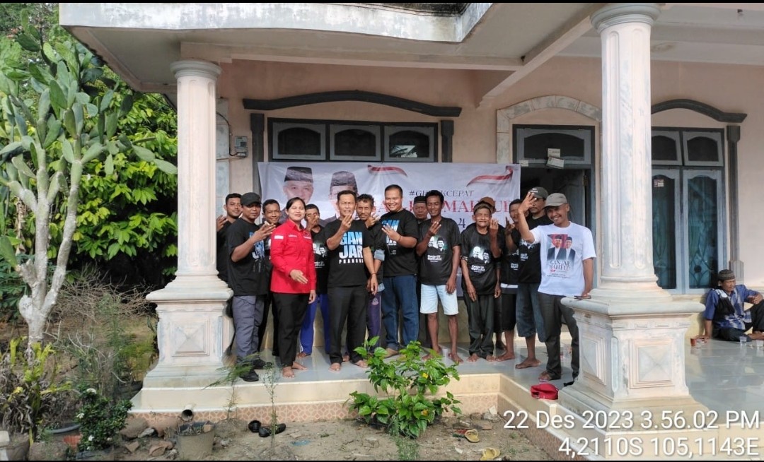 Forum Silaturahmi Relawan Ganjar Mahfud Terus Bergerak Membantu Pengecatan Rumah Ibadah