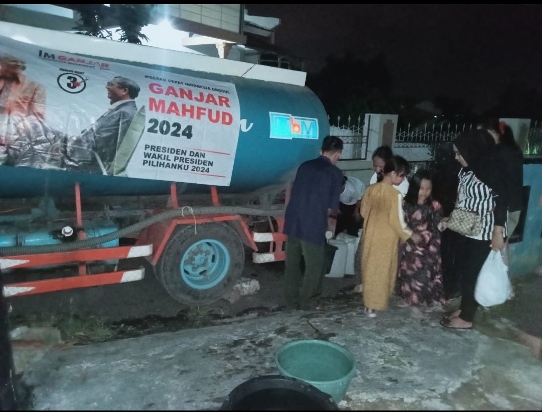 TPD dan Relawan Ganjar Mahfud Provinsi Lampung Gelar Giat Sosial Berbagi Air Bersih di 3 Kelurahan k