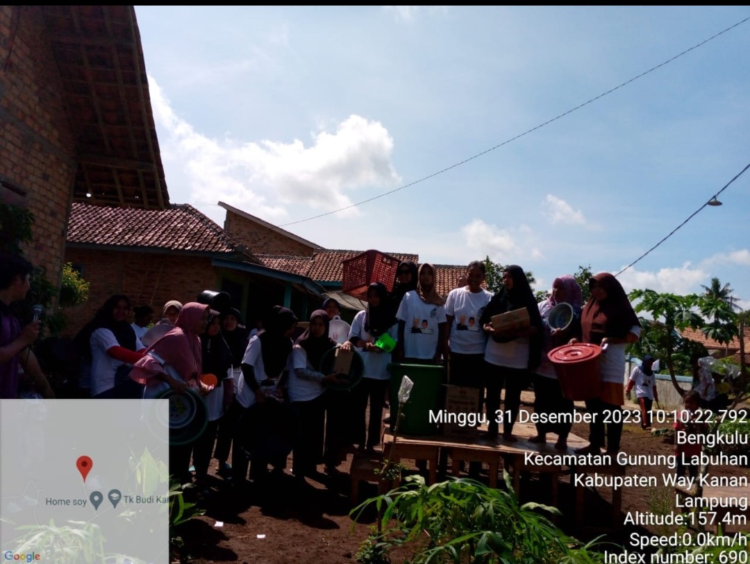 Senam Aerobik TPC dan Relawan Ganjar Mahfud di Kampung Bengkulu Waykanan Berjalan Meriah