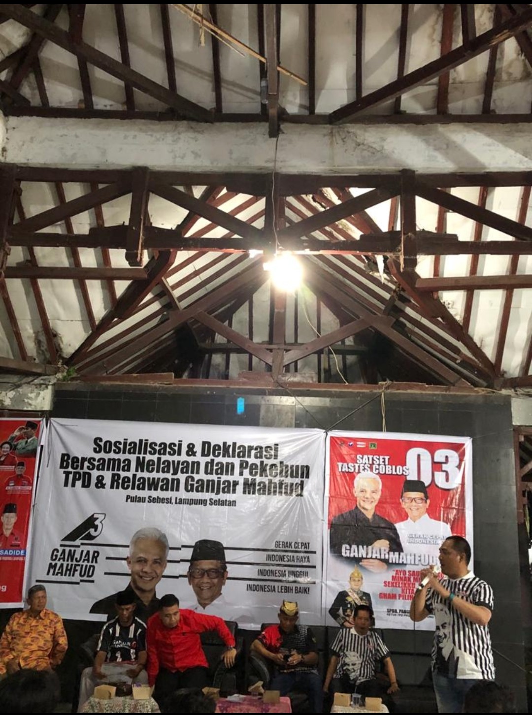 Relawan Ganjar-Mahfud bersama TPD, Kampanyekan Program Ganjar-Mahfud di Pulau Sebesi