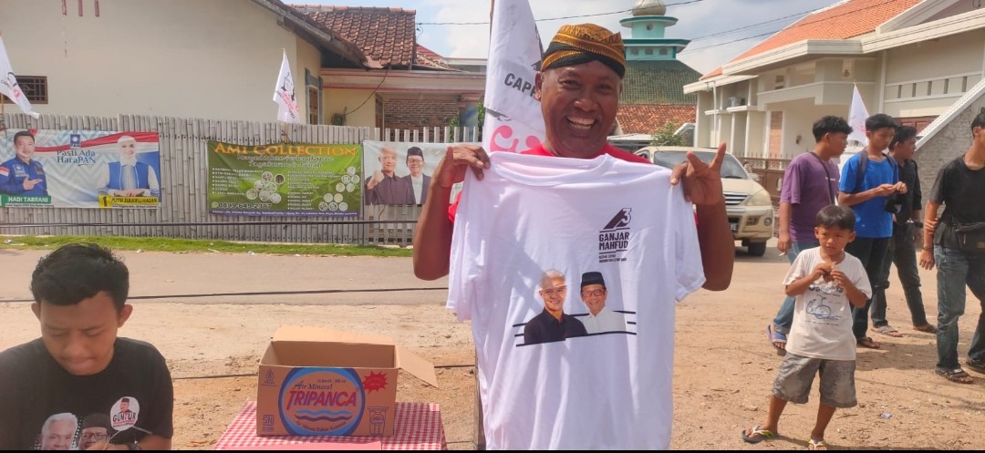 Relawan Guntur Gelar Pertunjukan Kuda Lumping, Masyarakat Labuhan Ratu Antusias