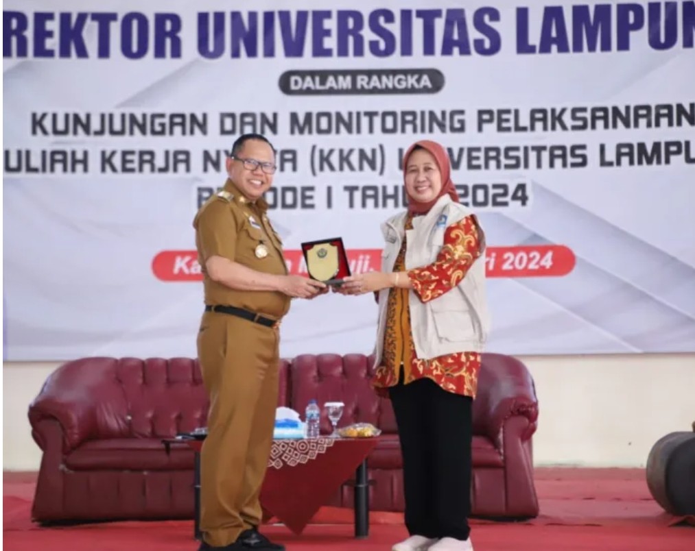 Rektor Unila Lusmeilia Dan Jajaran Wakil Rektor Kunjungi Pelaksanaan KKN di Kabupaten Mesuji.