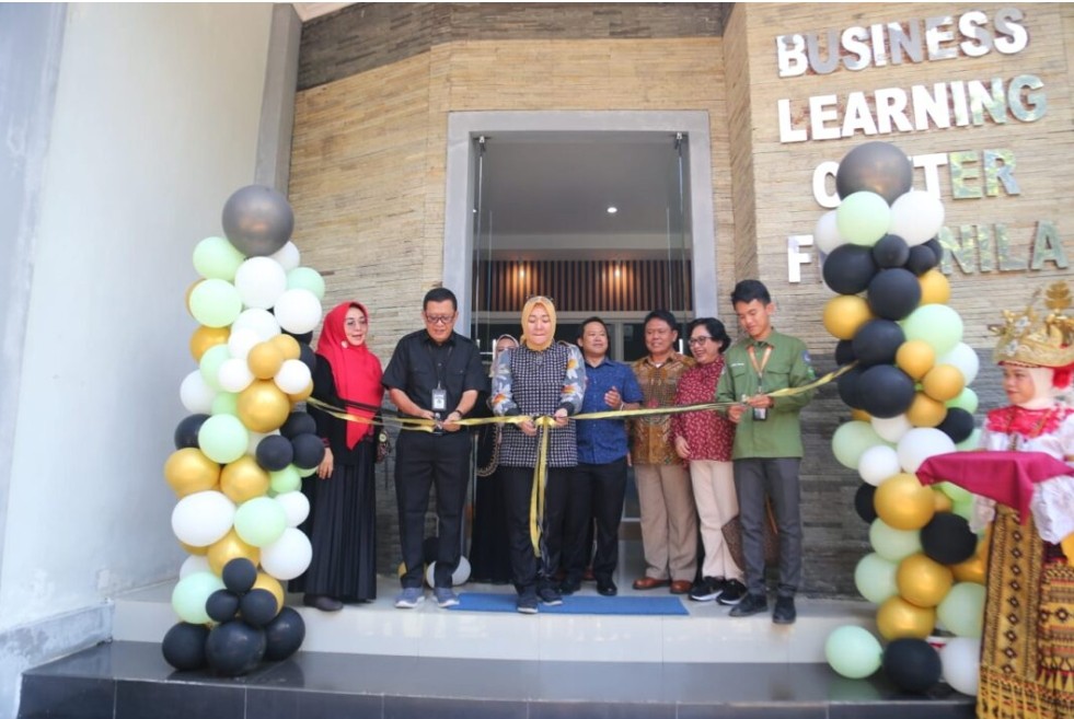 FEB Mart by Kopma Diresmikan Wakil Rektor Unila