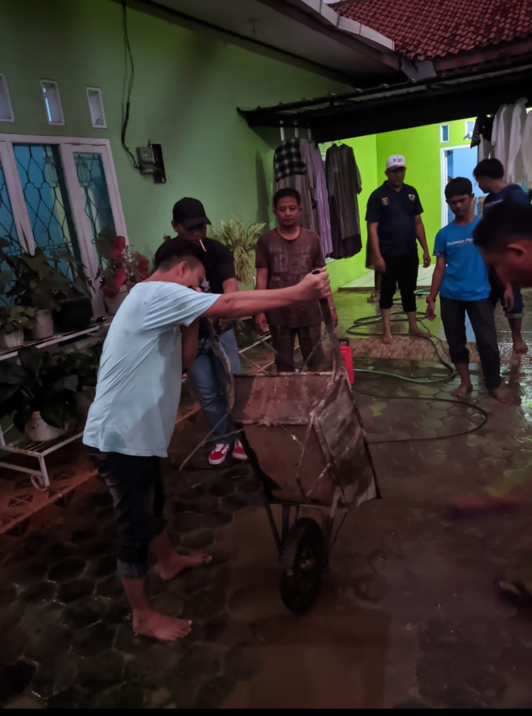 KNPI Dan Relawan Pemuda Lampung Bantu Korban Banjir