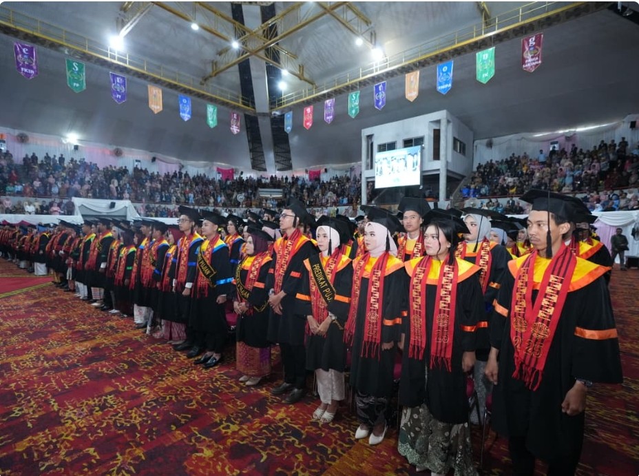 Unila Mewisuda 973 Mahasiswa Periode I TA 2025/2026