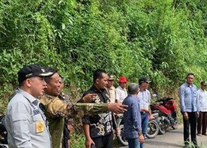 Dendi Ramadhona meninjau Sungai Way Kaliawi di Desa Kubu Batu, Kecamatan Way Khilau 