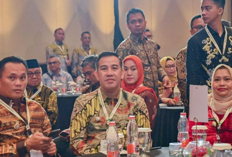 Dendi Ramadhona Terima penghargaan dari Badan Amil Zakat Nasional