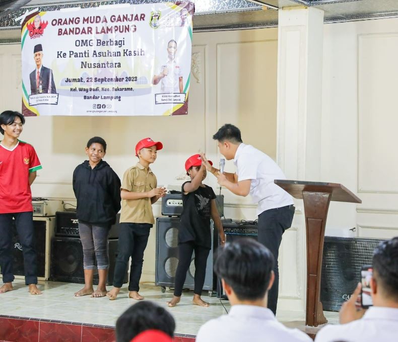 Anak Panti Asuhan Kasih Nusantara Semringah Disambangi Orang Muda Ganjar di Lampung