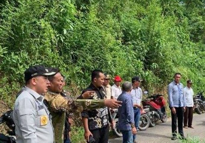 Dendi Ramadhona meninjau Sungai Way Kaliawi di Desa Kubu Batu, Pesawaran