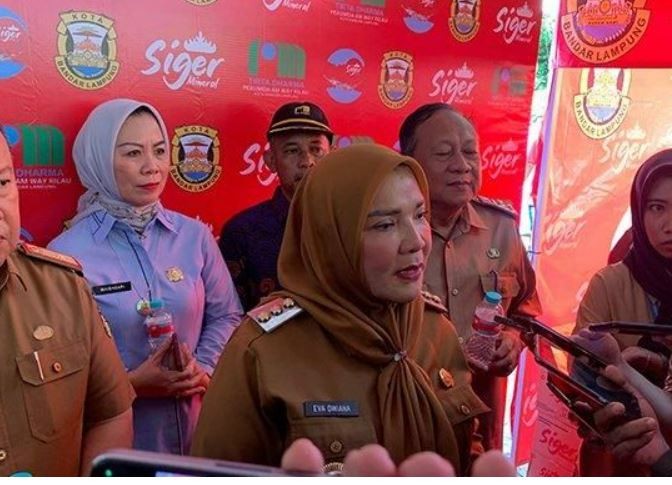Eva Dwiana dan Forkopimda menghadiri apel Operasi Ketupat Krakatau